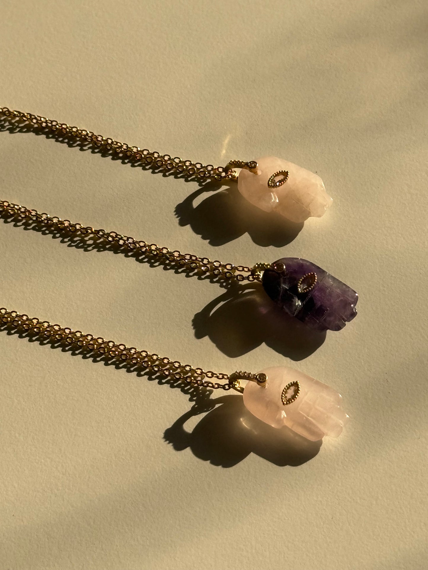 Collana “LÙMINA” – Mano di Fatima in Pietra Naturale